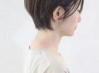 短发发型女生