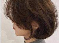 短发发型女生