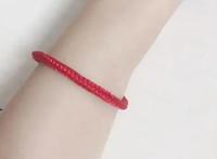 女生本命年戴红绳戴哪只手