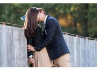 男生接吻时手为什么不老实