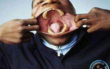 世界上嘴巴最大的人嘴图片