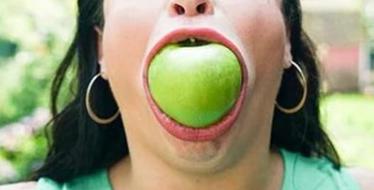 世界上嘴巴最大的人嘴图片