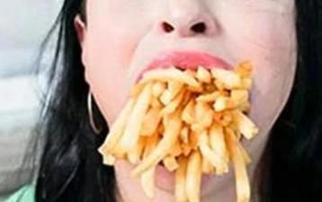 世界上嘴巴最大的人嘴图片