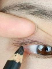 眼线怎么画好看又自然