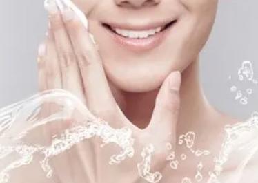 爽肤水对皮肤起到什么作用