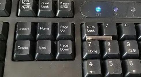 小键盘数字键不能用的解决方法