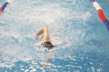 游泳初学者换气技巧