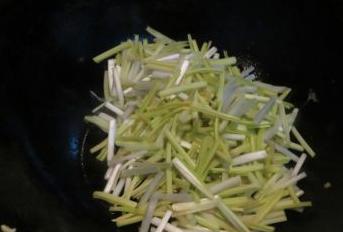 西葫芦蒜黄炒鸡蛋