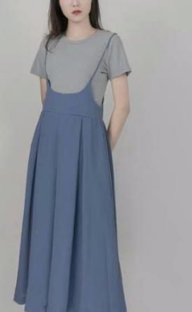 吊带牛仔裤怎么搭配衣服图片