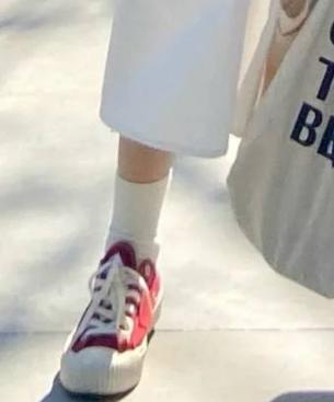 什么鞋子百搭各种裙子