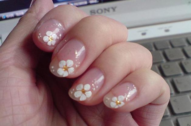 美甲手绘花瓣图片