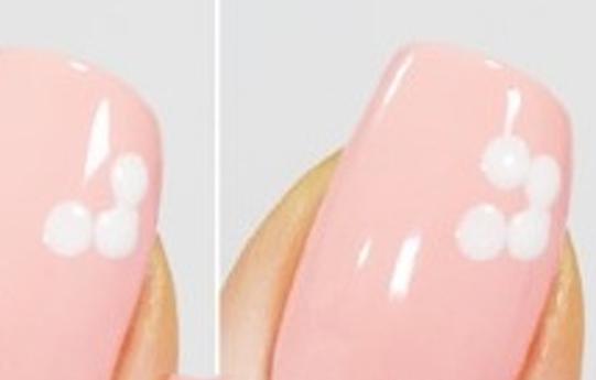 美甲手绘花瓣图片