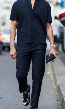 男生polo衫配什么裤子好看