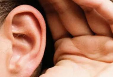 耳朵里面痛是怎么回事