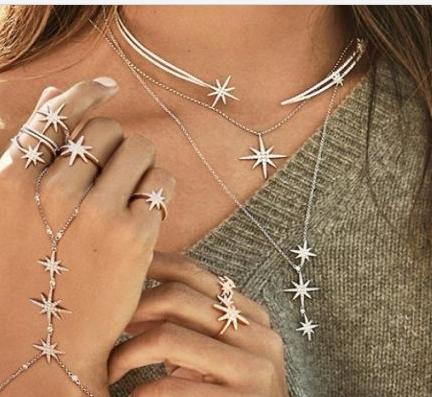 送了喜欢的女孩子项链她戴着