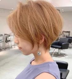 短发发型女生