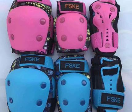 轮滑护膝的正确佩戴方式图