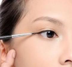 纹眼线教程初学步骤