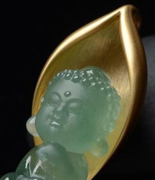 弥勒竟分“站佛”和“坐佛”