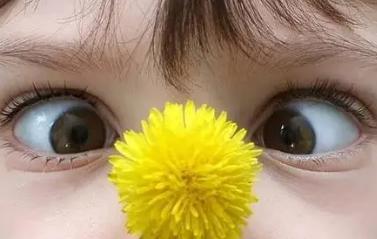 婴儿几个月眼睛不对眼