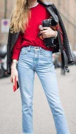 浅蓝色牛仔裤搭配什么上衣好看