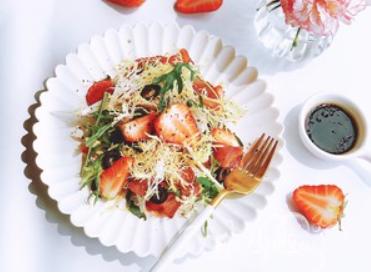 桑葚草莓沙拉的做法和功效