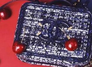 包包买什么颜色好搭衣服