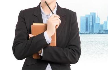 腹黑的男生特征