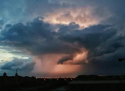 梦见打雷闪电下雨是什么意思