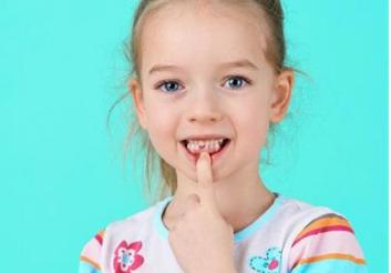 女人梦见自己掉牙齿含义