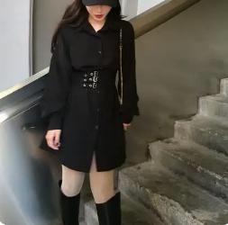 女黑色衬衫搭配图片