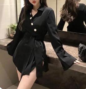 女黑色衬衫搭配图片