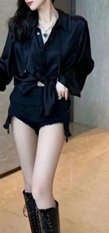 女黑色衬衫搭配图片