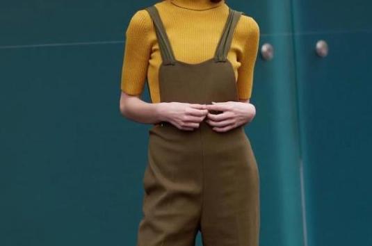 针织衫怎么搭配衣服