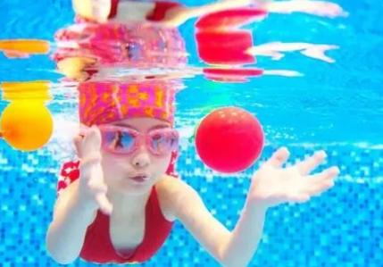 婴幼儿游泳的好处和功效