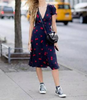 休闲鞋配什么裙子好看