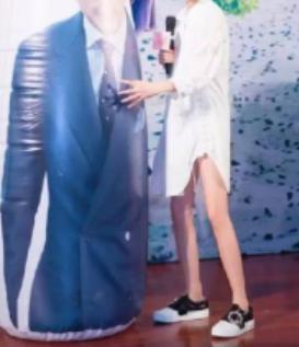 休闲鞋配什么裙子好看