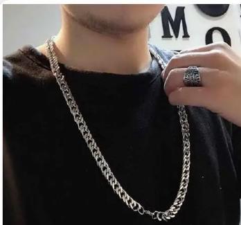 男生戴银项链会很low吗