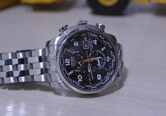 电波表和光动能哪个好