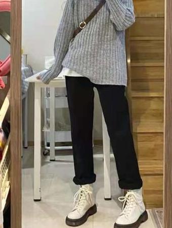 白色平底靴子搭配图片