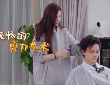 宋妍霏爸爸年轻样貌被赞“帅如吴彦祖”