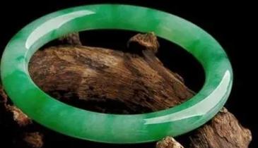 戴翡翠镯子的好处