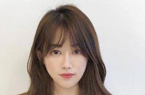 额头窄的女生比较适合的发型