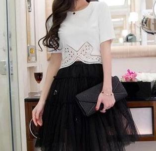 高腰半身裙搭配什么上衣夏季