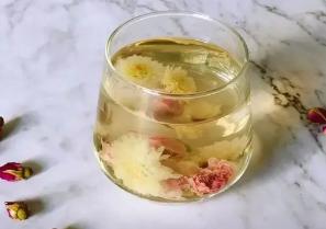 玫瑰花枸杞泡水的功效与禁忌