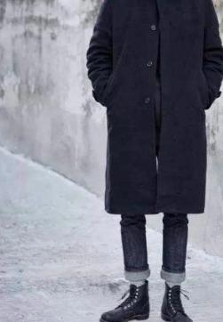 男士中筒靴子配什么裤子