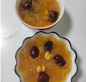 电饭煲银耳红枣汤的做法