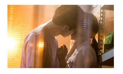 男生接吻时手为什么不老实