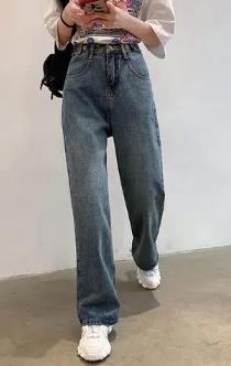 直筒牛仔裤怎么搭配上衣和鞋子