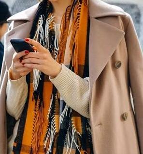 长款围巾披肩的围法